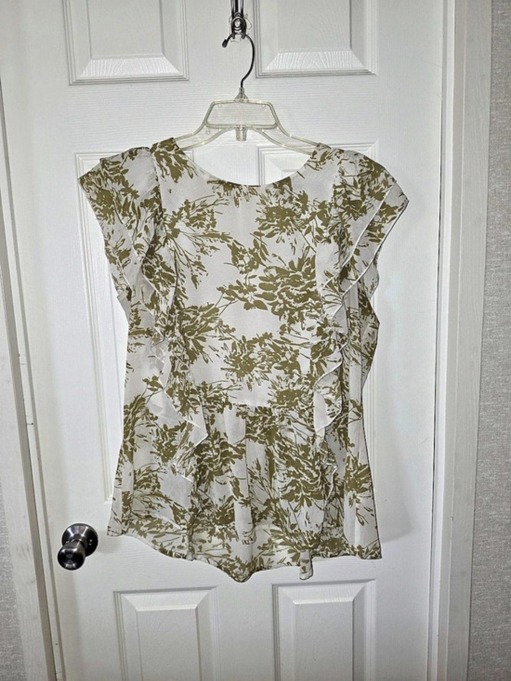 Floral Ruffle Blouse in White & Green Size Medium